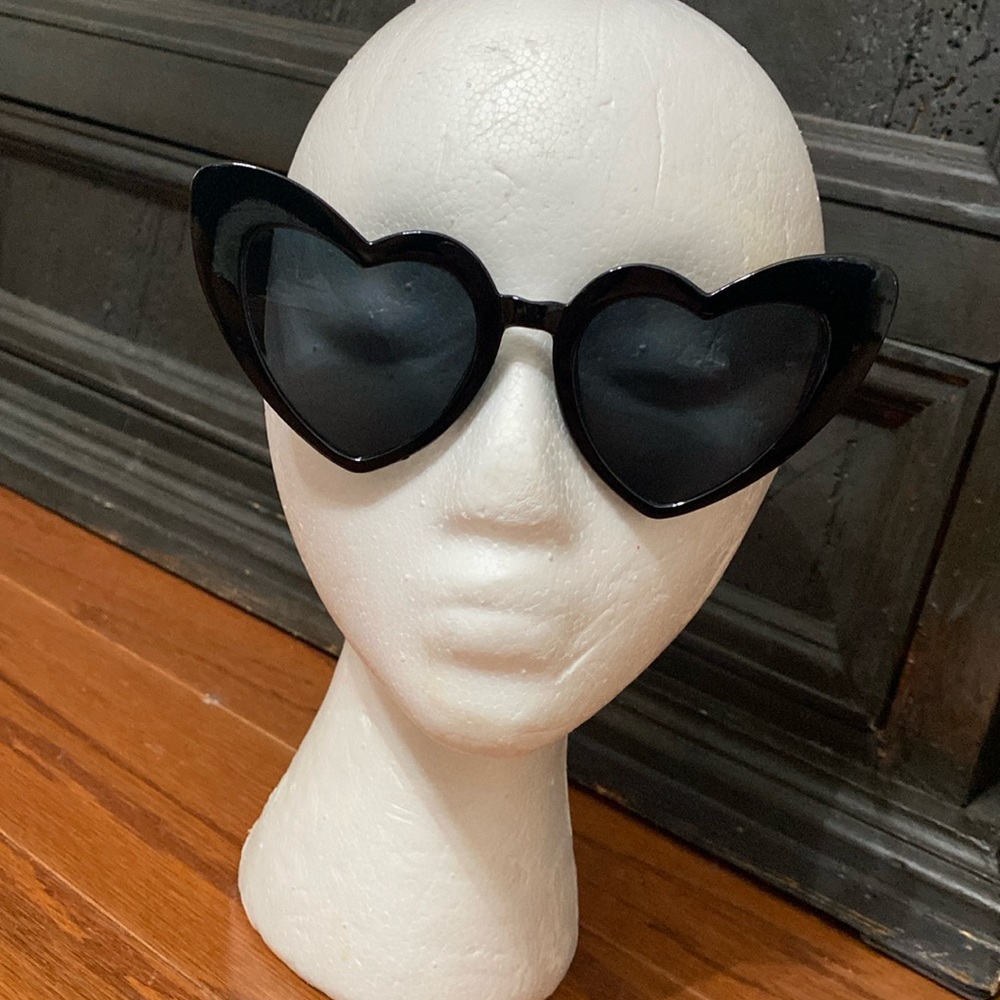 Heart Eyes Sunnies Black Sunglasses